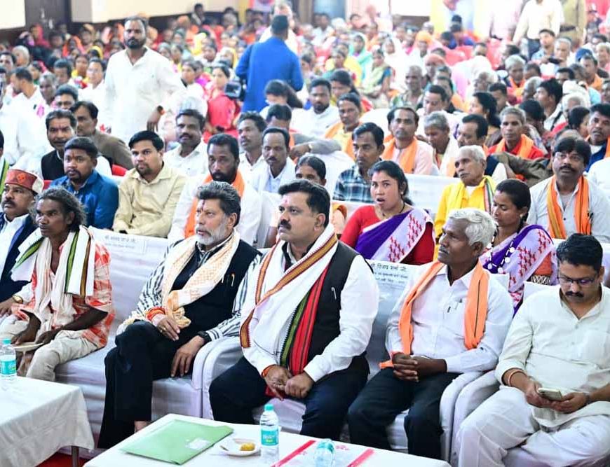 जगदलपुर के वृहद किसान सम्मेलन में उप मुख्यमंत्री  विजय शर्मा हुए शामिल