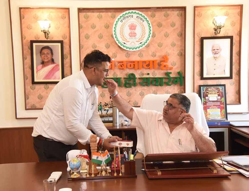 पर्यटन एवं संस्कृति मंत्री राजेश अग्रवाल के निज सहायक  कौस्तुभ पांडेय को डॉ. सी.वी. रमन विश्वविद्यालय से पीएचडी की उपाधि