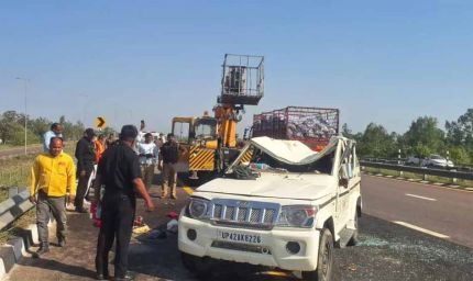 पूर्वांचल एक्सप्रेसवे पर दर्दनाक हादसा: तेज रफ्तार बोलेरो पलटी, तीन की मौत
