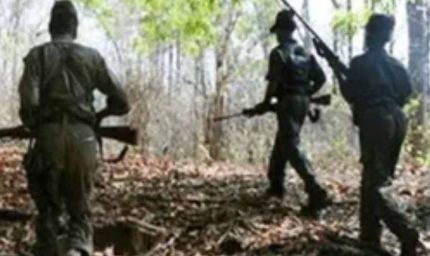महासमुंद में माओवाद को बड़ा झटका, 15 नक्सलियों ने किया सरेंडर