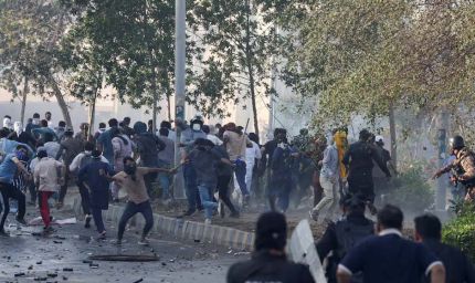 पाकिस्तानी प्रदर्शनकारियों ने अमेरिकी दूतावास पर किया हमला, मौतों की संख्या 23 तक पहुंची