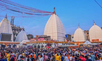 देवघर में होली महोत्सव की धूम, बाबा बैद्यनाथ पर चढ़ा गुलाल