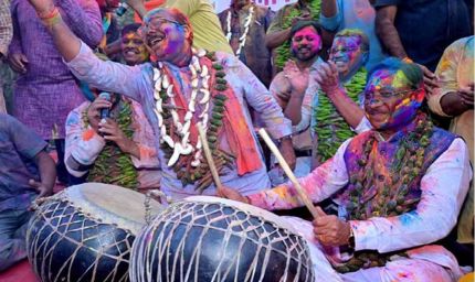 CM साय ने रायपुर प्रेस क्लब में पत्रकारों के साथ खेली होली, आपसी प्रेम और सद्भाव का दिया सन्देश