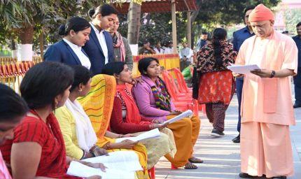 बेफिक्र होकर उपचार कराएं, सरकार देगी भरपूर आर्थिक सहायता: सीएम योगी