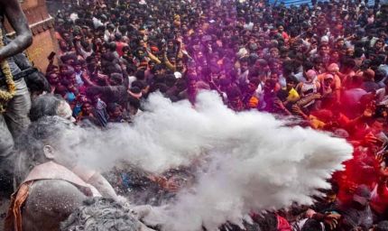 होली पर गुलाल नहीं, चिताओं की राख उड़ती है यहाँ: भीलवाड़ा का वो श्मशान जहाँ आधी रात उमड़ता है जनसैलाब