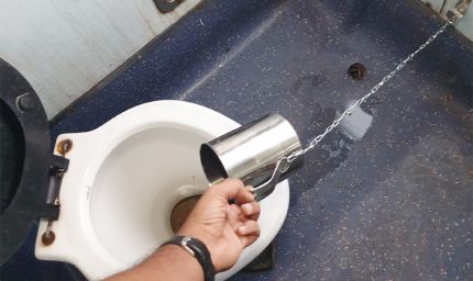 ट्रेन के टॉयलेट से हटेंगे चेन वाले मग, रेलवे ने लिया बड़ा फैसला