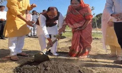 केन्द्रीय मंत्री शिवराज सिंह चौहान के 66वें जन्मदिन पर बड़े संकल्प, परिवार संग पौधे रोपे, विदिशा में शुरू की फ्री मामा कोचिंग