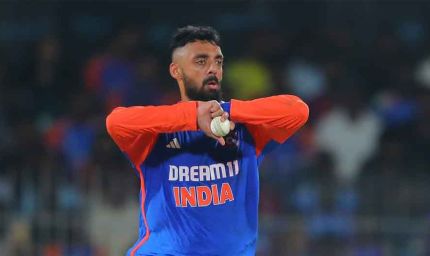 टी20 वर्ल्ड कप: वरुण चक्रवर्ती के पास नंबर वन बनने का मौका, इंग्लैंड के आदिल रशीद भी रेस में