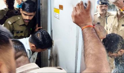 चलती ट्रेन के वॉशरूम में जज की पत्नी की मौत, स्टेशन पर पति का इंतजार, मोबाइल लोकेशन से ट्रेन रोकी