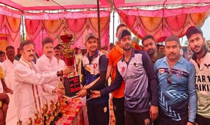 उप मुख्यमंत्री ने क्रिकेट खिलाड़ियों का किया उत्साहवर्धन