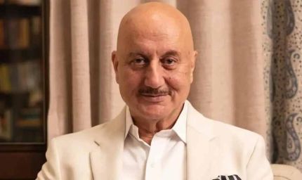 बॉलीवुड के दिग्गज अभिनेता अनुपम खेर 71 साल के हुए, फैंस ने दी ढेरों शुभकामनाएँ