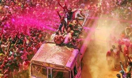 इंदौर में देश का सबसे बड़ा रंगोत्सव: 4 किमी जुलूस, 5 घंटे का जश्न, तोप-मिसाइलों से होगी पुष्प वर्षा