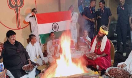 टी-20 विश्वकप जीत के लिए अनोखा अनुष्ठान: बगलामुखी मंदिर में 51 बटुकों ने चढ़ाई मिर्ची