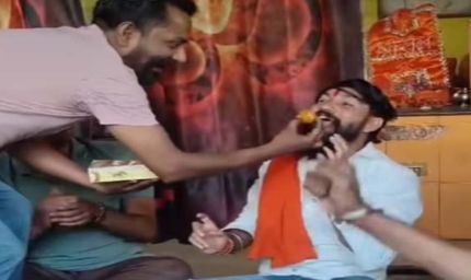 बिलासपुर में खामेनेई की मौत पर जश्न, मिठाइयां बांटी; हिंदू संगठन नेता ने कहा- मातम मनाने वालों को ईरान भेजो