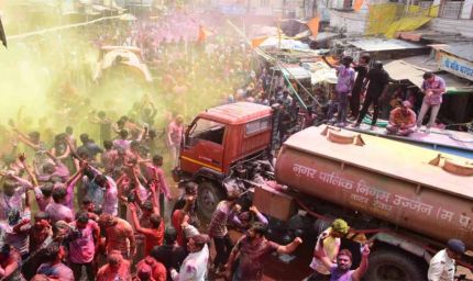 उज्जैन में रंग पंचमी की गेर के दौरान पटाखा फटा, मची अफरातफरी; 5 लोग घायल, बड़ा हादसा टला