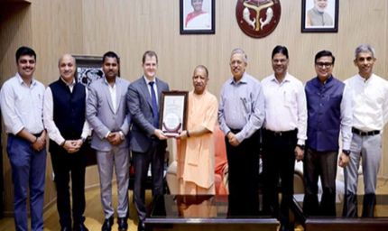 नोएडा इंटरनेशनल एयरपोर्ट को मिला एयरोड्रम लाइसेंस, सीएम योगी को सौंपी गई प्रमाणित प्रति