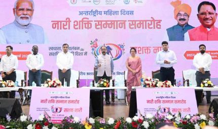 उप मुख्यमंत्री ने स्वच्छता, स्वावलंबन और सशक्तीकरण के लिए उत्कृष्ट कार्य करने वाली महिलाओं को किया सम्मानित