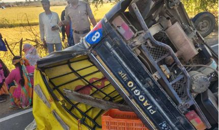 गुना के डायल 112हीरोज: तत्परता से मिली मदद, ऑटो पलटने से घायल महिलाओं को पहुँचाया अस्पताल