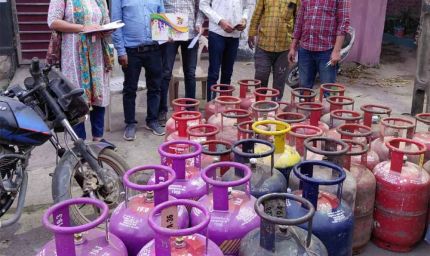अवैध गैस रिफिलिंग पर जगदलपुर में बड़ी कार्रवाई, भारी मात्रा में सिलेंडर जब्त