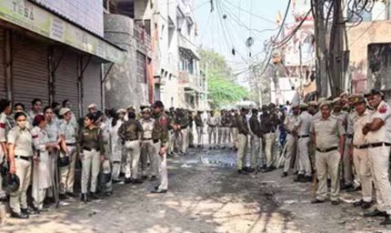 दिल्ली तरुण हत्याकांड पर उबाल, प्रदर्शनकारियों ने कहा—4-5 का एनकाउंटर कर दो, तसल्ली हो जाएगी