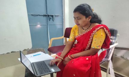 आधार से जुड़ी सेवाएं उपलब्ध करा आत्मनिर्भर बनी संगीता सिंह