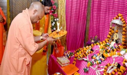 सीएम योगी ने हनुमानगढ़ी और रामलला के दरबार में टेका मत्था, निर्माण कार्यों का लिया जायजा"