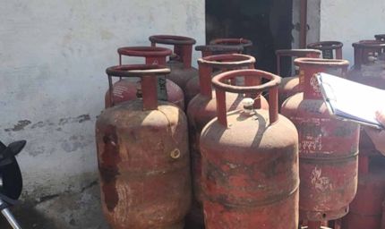 बिलासपुर में गैस की कालाबाजारी का भंडाफोड़, कोनी के अवैध रिफिलिंग सेंटर पर छापा; 55 सिलेंडर जब्त