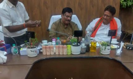 बस्तर और सरगुजा में औषधीय पौधों की योजनाओं का होगा विस्तार :  विकास मरकाम