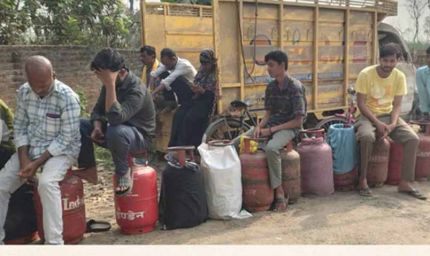 पटना में गैस की किल्लत से हाहाकार: सिलेंडर न मिलने पर लोगों ने NH-98 किया जाम