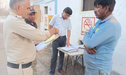 एसडीएम एमपी नगर द्वारा विनीत गैस एजेंसी का आकस्मिक निरीक्षण, स्टॉक में अनियमितता मिलने पर कार्रवाई के निर्देश