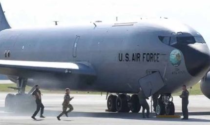 ईरान से तनाव के बीच बड़ा हादसा: हवा में ईंधन भरते समय क्रैश हुआ अमेरिकी विमान, 4 की मौत