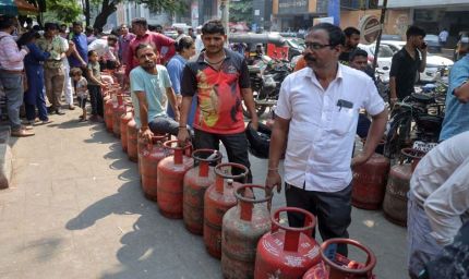 एमपी में LPG संकट: रायसेन में सिलेंडर लेकर चक्काजाम, बुकिंग सर्वर ठप, 7-8 दिन में भी सप्लाई नहीं
