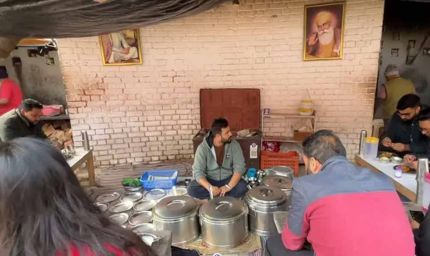 पंजाब विश्वविद्यालय के ढाबे पर एलपीजी की कमी बेअसर, लकड़ी के तंदूर पर परोस रहा भोजन