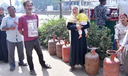 MP में LPG संकट: होटल में गैस खत्म, मेन्यू बदला; भोपाल-इंदौर में इंडक्शन पर पक रहा खाना, घरेलू सिलेंडर के लिए 8 घंटे कतार