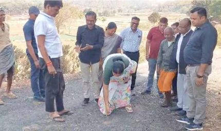 सड़क निर्माण में गड़बड़ी पर भड़कीं विधायक रायमुनी भगत, निरीक्षण के दौरान अफसरों को लगाई फटकार