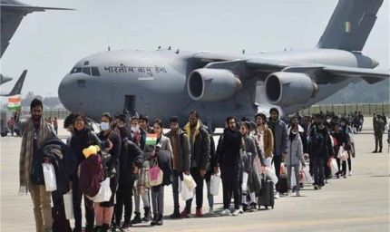 संकट में दुनिया का सहारा बना भारत, अपने नागरिकों की सुरक्षा में नंबर वन