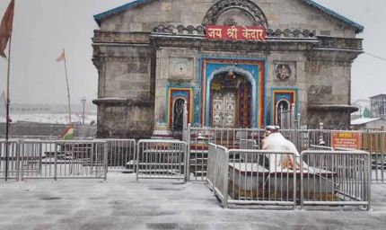 उत्तराखंड में बदला मौसम का मिजाज, बदरीनाथ-केदारनाथ और हेमकुंड साहिब में ताजा बर्फबारी