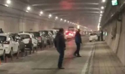 बर्फबारी देखने पहुंचे पर्यटक फंसे मुसीबत में, अटल टनल में सैकड़ों वाहन जाम; रेस्क्यू में जुटी पुलिस