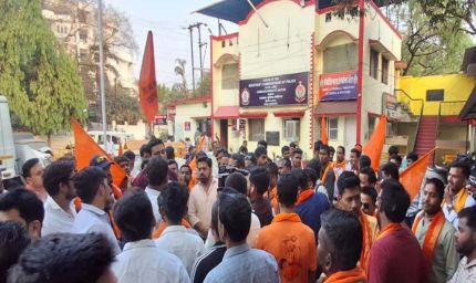 रायपुर में मुस्लिम वकील की विवादित टिप्पणी, लिखा- हिंदू इबादत क्या जानें, ये लोग काफिर, हिंदू संगठनों ने घेरा थाना, FIR दर्ज