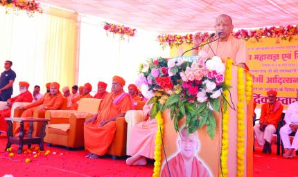 स्मार्टफोन डिप्रेशन की बीमारी पैदा करने वाला है, छोटी-छोटी बातों के कारण बढ़ी आत्महत्याओं की प्रवृत्तिः सीएम योगी