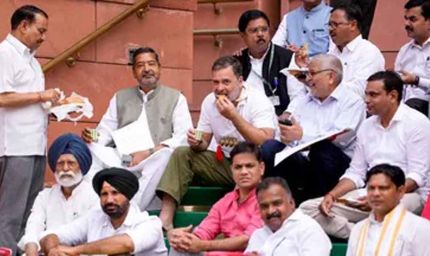 राहुल गांधी के बयान पर बवाल: 200+ पूर्व नौकरशाह और सैन्य अफसरों ने मांगी माफी