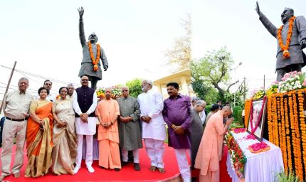 पूर्व सीएम हेमवती नंदन बहुगुणा की पुण्यतिथि पर श्रद्धांजलि सभा में शामिल हुए मुख्यमंत्री