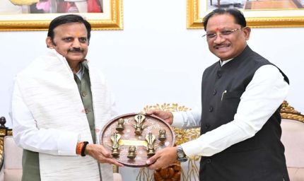 मुख्यमंत्री से मध्यप्रदेश के उपमुख्यमंत्री  राजेंद्र शुक्ला ने की सौजन्य मुलाकात