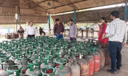 दुर्ग में बड़ा एक्शन: 599 गैस सिलेंडर जब्त, खाद्य विभाग की ताबड़तोड़ छापेमारी