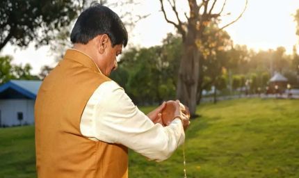 सीएम ने सूर्य को अर्घ्य अर्पित कर की दिन की शुरुआत, प्रदेशभर में मनाए गए भव्य आयोजन