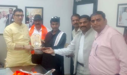 अधिमान्य पत्रकार नेतृत्व समिति के द्वारा जीतू पटवारी से की मुलाकात