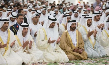 मुस्लिम देश ने खुले में नमाज पढ़ने पर लगाई रोक, जनता से कहा- 'सुरक्षित रहना है तो मस्जिद में करें इबादत'