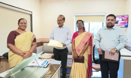 झारखंड के सूचना एवं जनसंपर्क विभाग की टीम ने छत्तीसगढ़ संवाद द्वारा प्रकाशित ‘रोजगार और नियोजन’ की ली जानकारी