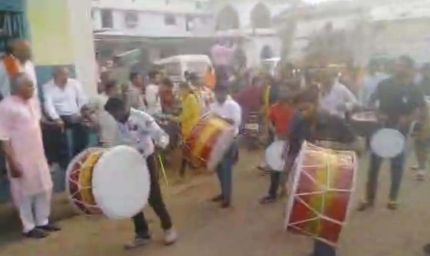 ग्राम अखड़ार में महा विशाल धर्म कुंभ श्री राम कथा एवं श्री राम महायज्ञ की शोभायात्रा निकाली गई