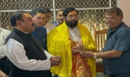 सीएम दिखाते थे हाथ, महिला आयोग अध्यक्ष धोती थीं पैर: गिरफ्तार ज्योतिषाचार्य का था बड़ा रसूख